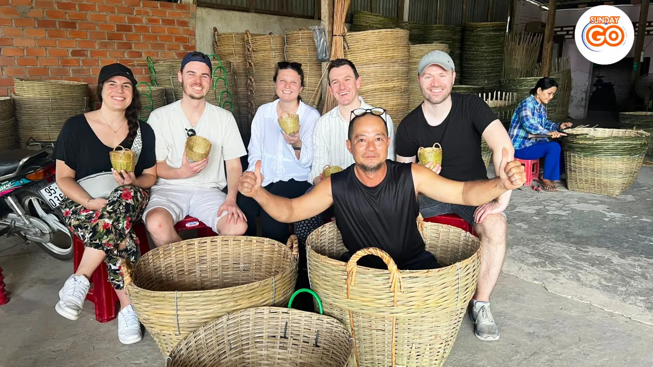 Can Tho floating market tour and Lung Ngoc Hoang forest 36 Visit the bamboo basket family