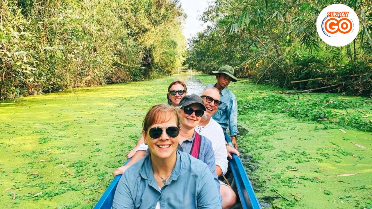 Can Tho floating market tour and Lung Ngoc Hoang forest 41 Beautiful corner with duckweed surface in Lung Ngoc Hoang nature reserve