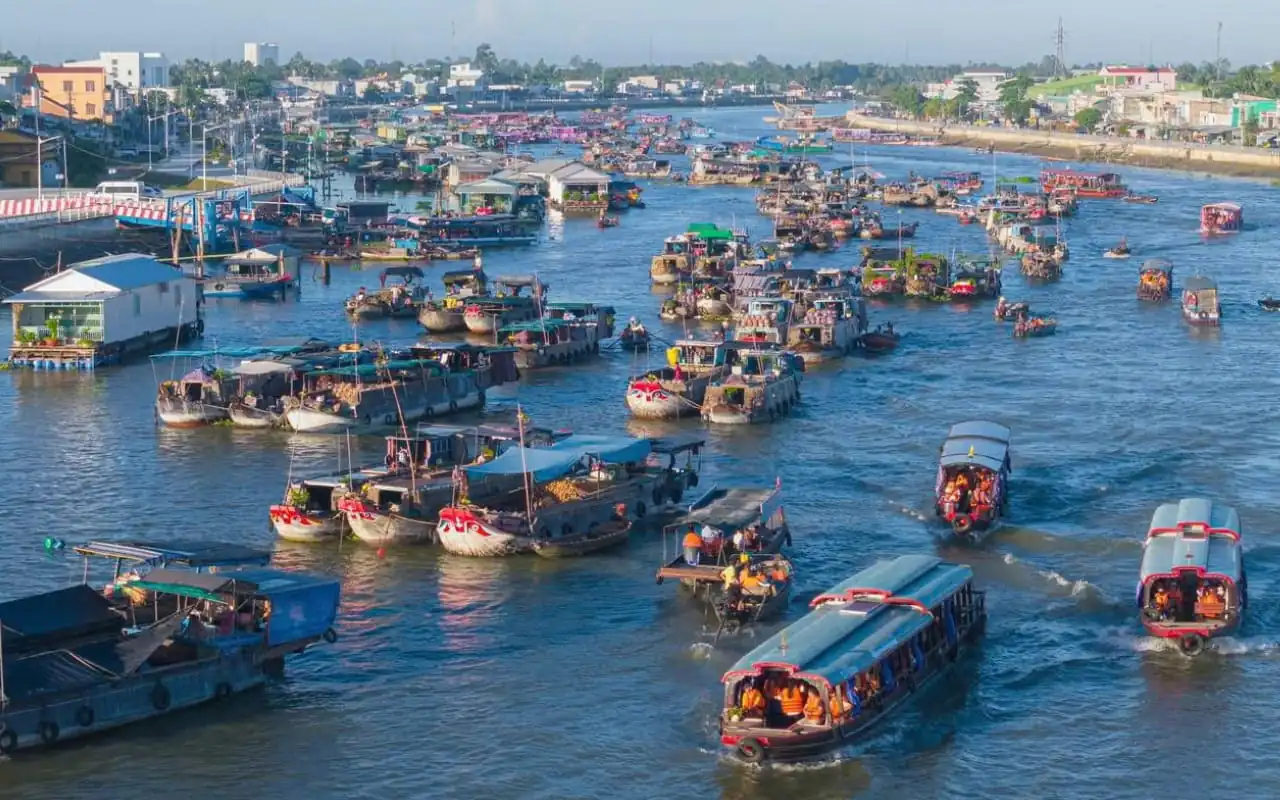 Cai Rang floating Market, Can Tho – Travel Guide (2025) 2 Panoramic view of Cai Rang Floating Market from above