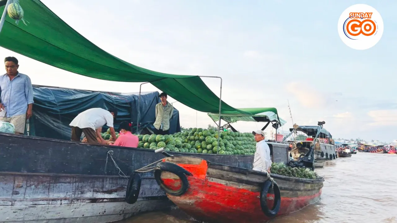 Get closer with local activities in Cai Rang floating market