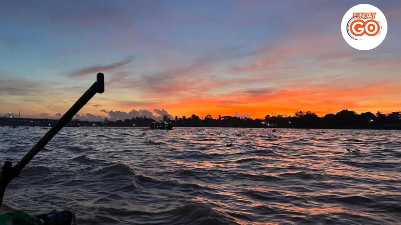 Can Tho floating market tour and Lung Ngoc Hoang forest 29 See stunning sunrise on the way to Can Tho floating market