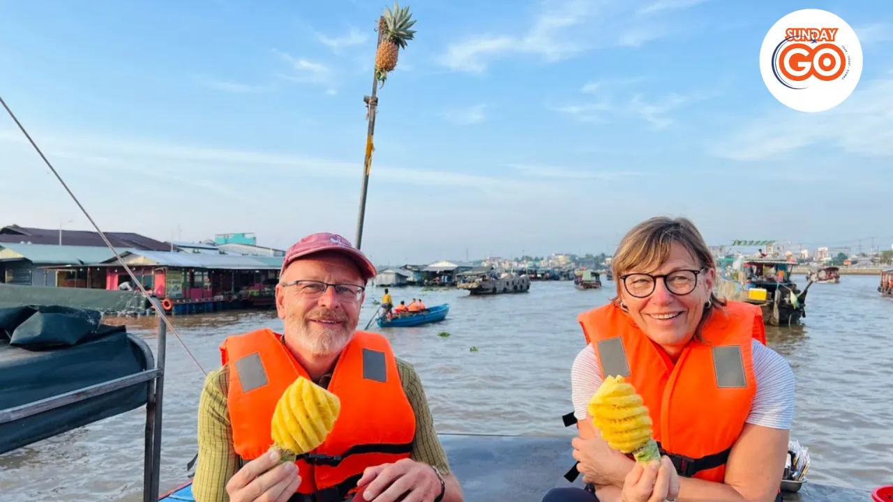 Can Tho floating market tour and scenic small canal - Private tour 28 Enjoy fresh pineapple with the nice view of Cai Rang floating market