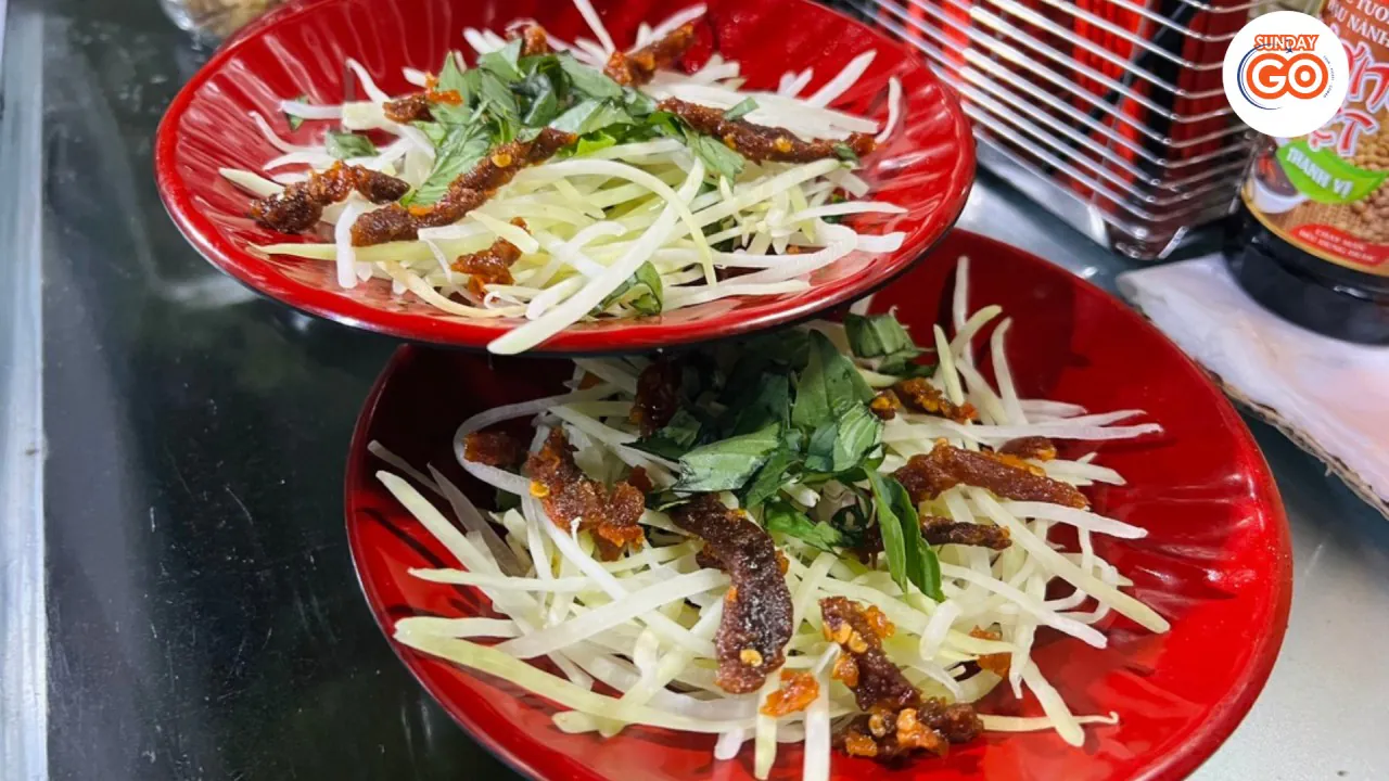 Can Tho street food tour - Enjoy top 10 local food and drink 28 Enjoy the best papaya salad