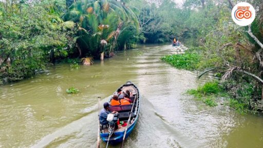 Can Tho sunset tour - Romance in Mekong River 11 Explore beautiful canals in the afternoon