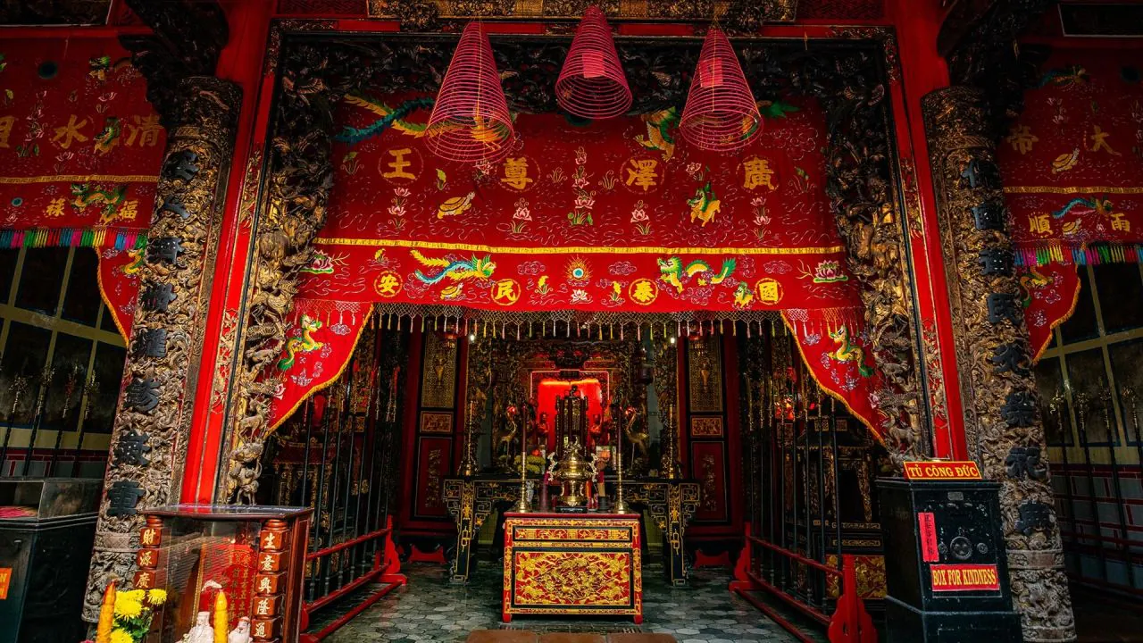 Visit Kien An Cung pagoda - Famous Chinese temple in Dong Thap