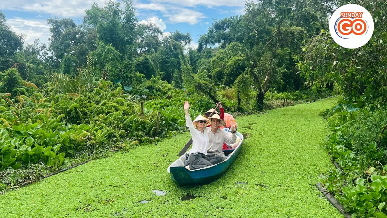 Can Tho floating market and Tra Su forest tour (Private) 40 Take a small sampam boat to get closer to the wild birds in Tra Su forest