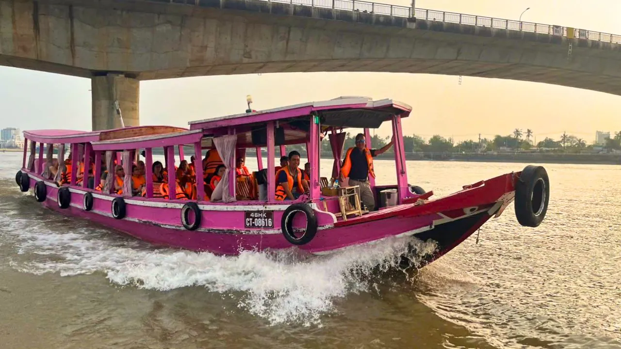 Giá vé tàu tham quan chợ nổi Cái Răng - Thuê tàu (2025) 2 Thuê tàu thuyền tham quan chợ nổi Cái Răng Cần Thơ