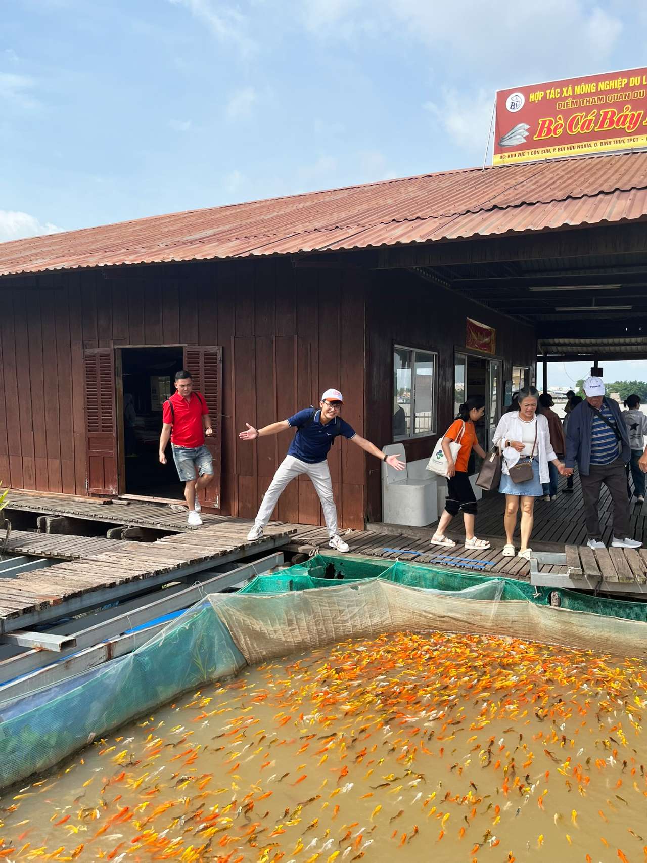 Tour Cồn Sơn Cần Thơ - Khám phá miệt vườn sông nước (2025) 13 Check-in làng cá bé chú bảy Bon