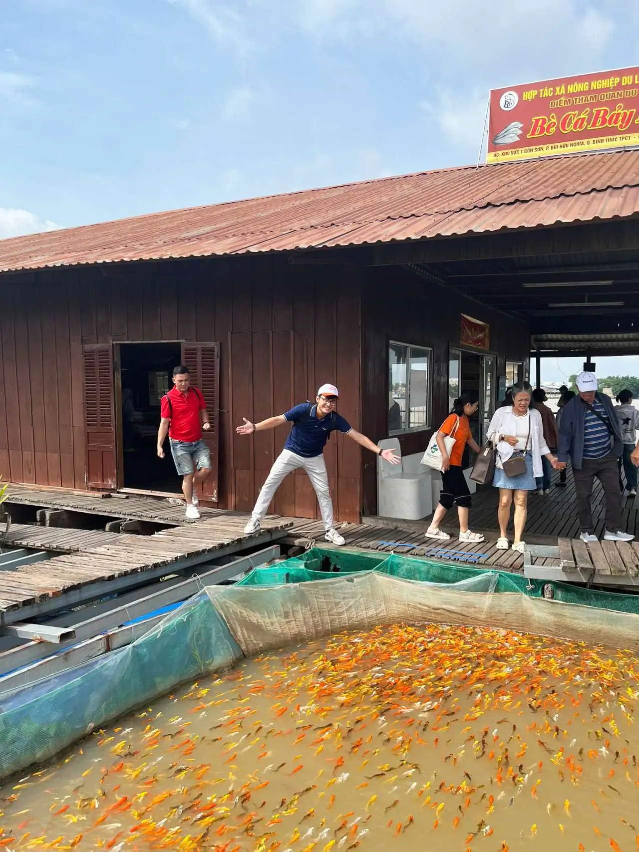 Tour Cồn Sơn Cần Thơ - Khám phá miệt vườn sông nước (2025) 13 Check-in làng cá bé chú bảy Bon