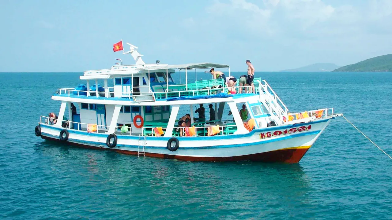 Trải nghiệm câu cá trên biển tại Nam Du