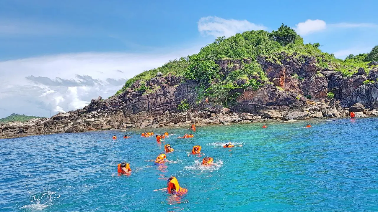 Trải nghiệm lặng ngắm san hô