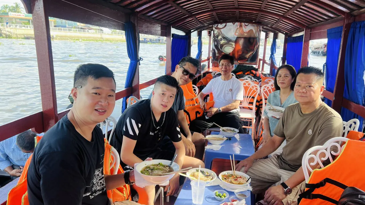 Trải nghiệm ăn sáng tại chợ nổi Cái Răng