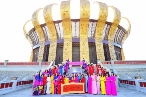 Viếng thăm Đền thờ Các Vua Hùng linh thiêng ở Cần Thơ