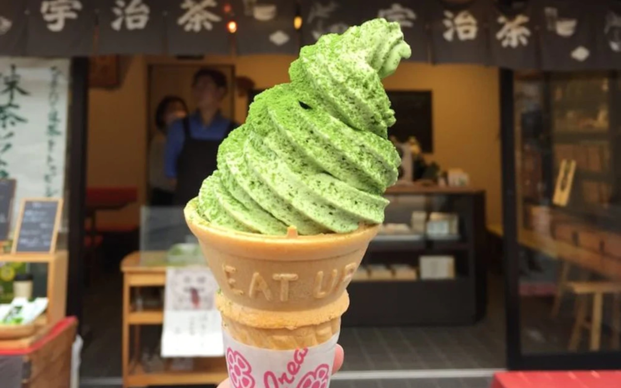 Thưởng thức kem matcha 