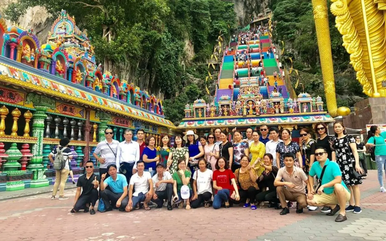 Tour Singapore Malaysia 5 ngày 4 đêm từ TP HCM 18 Tour Singapore Malaysia 5 ngày 4 đêm - Động Batu