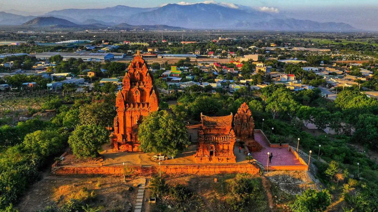 Tháp Chăm Poklong Gia Rai