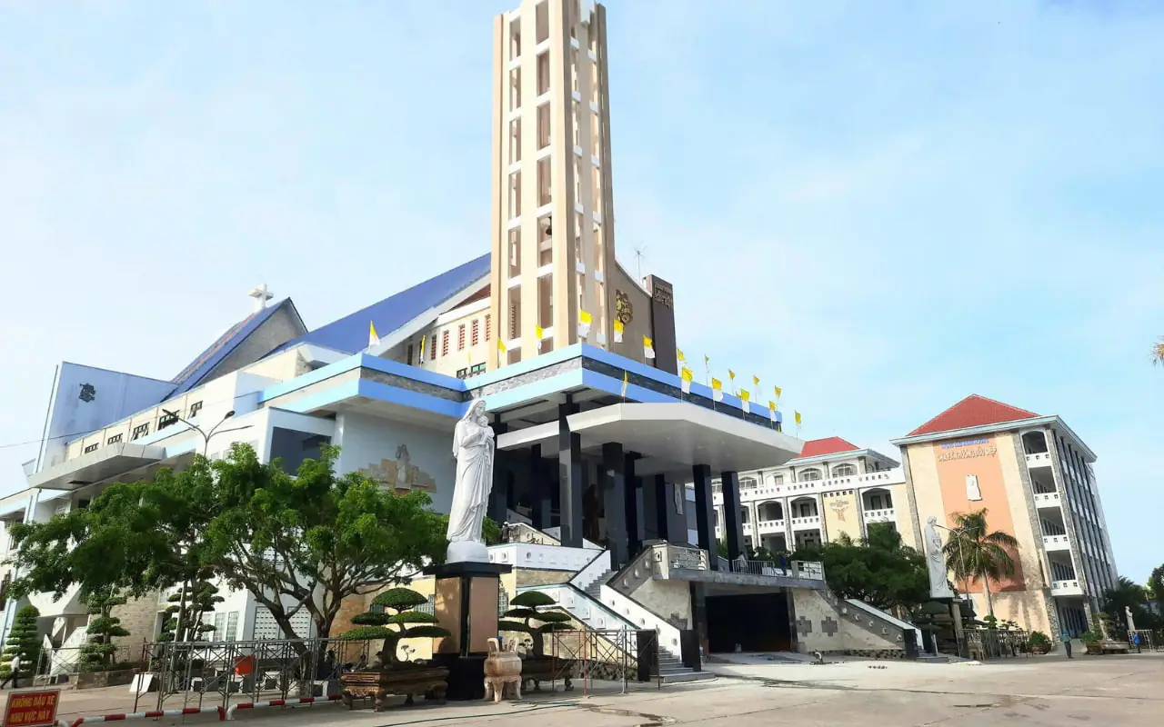 Tham quan và viếng thăm nhà thờ Tắc Sậy