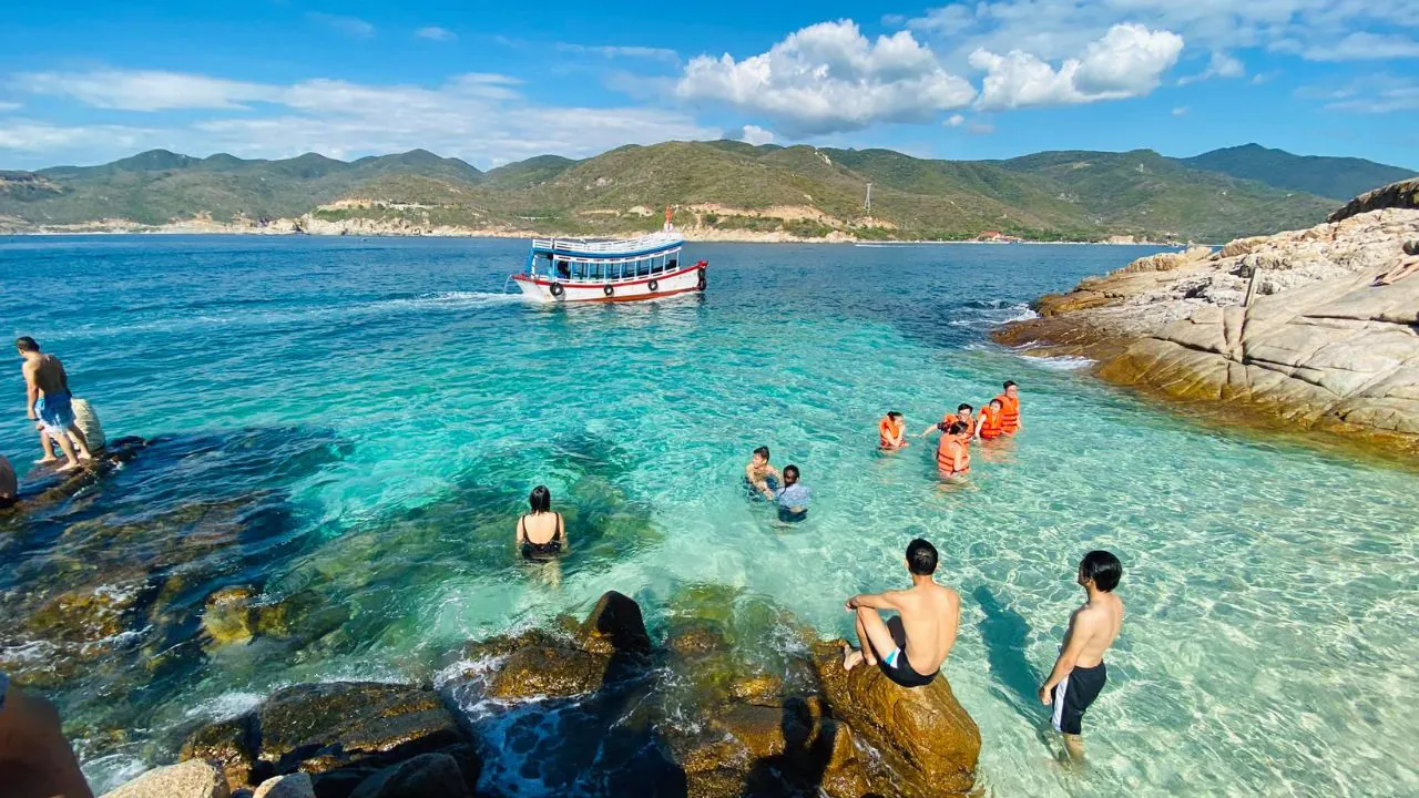 Tour Cần Thơ Bình Hưng Vĩnh Hy Ninh Chữ 2N1Đ giá rẻ