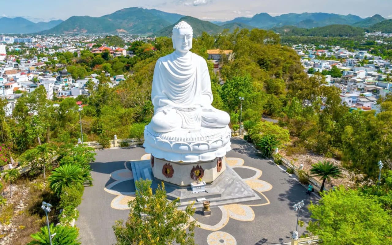 Tour Cần Thơ Nha Trang 3 ngày 2 đêm - Chùa Long Sơn