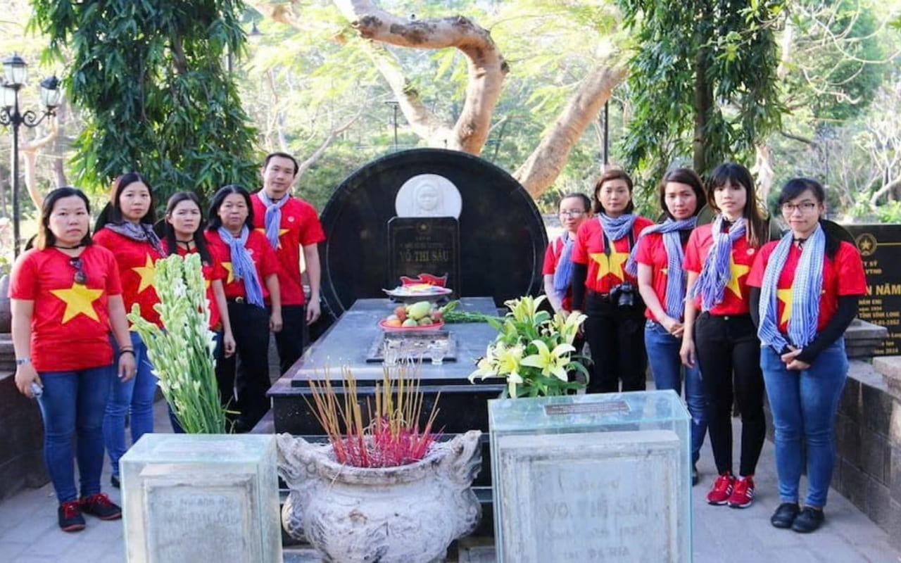 Tour Côn Đảo 2 ngày 1 đêm - Khởi hành từ Sài Gòn, Cần Thơ 17 Tour Côn Đảo 2 ngày 1 đêm - viếng mộ Võ Thị Sáu