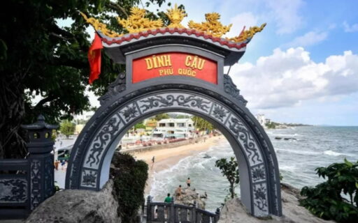 Tham quan Dinh Cậu Phú Quốc