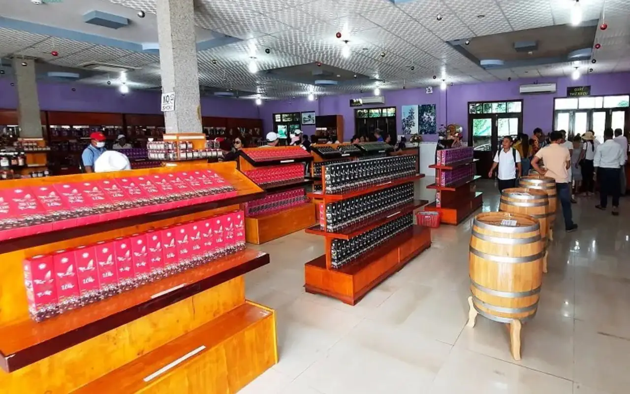 Tour Phú Quốc 4 ngày 3 đêm - Cơ sở sản xuất rượu sim