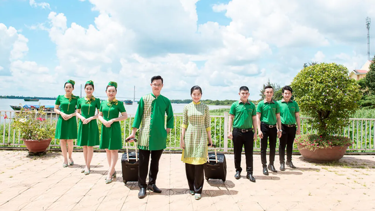 Đội ngũ nhân viên Mai Linh Express