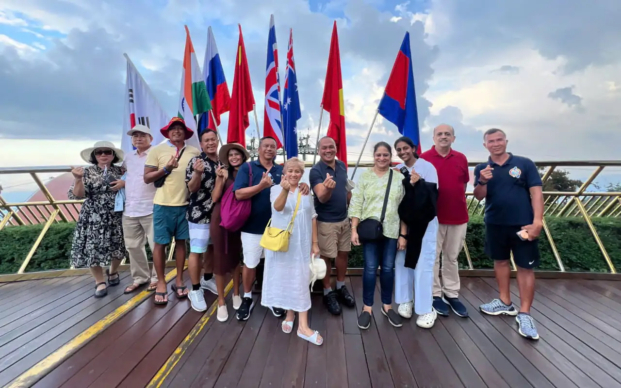 Tour Đà Nẵng Hội An 2 ngày 1 đêm - Cầu Vàng