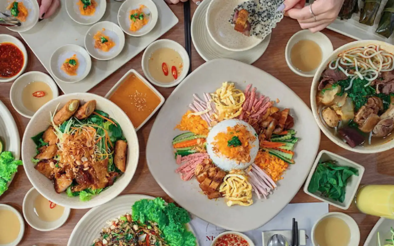 Tour Huế 1 ngày từ Đà Nẵng - ẩm thực 