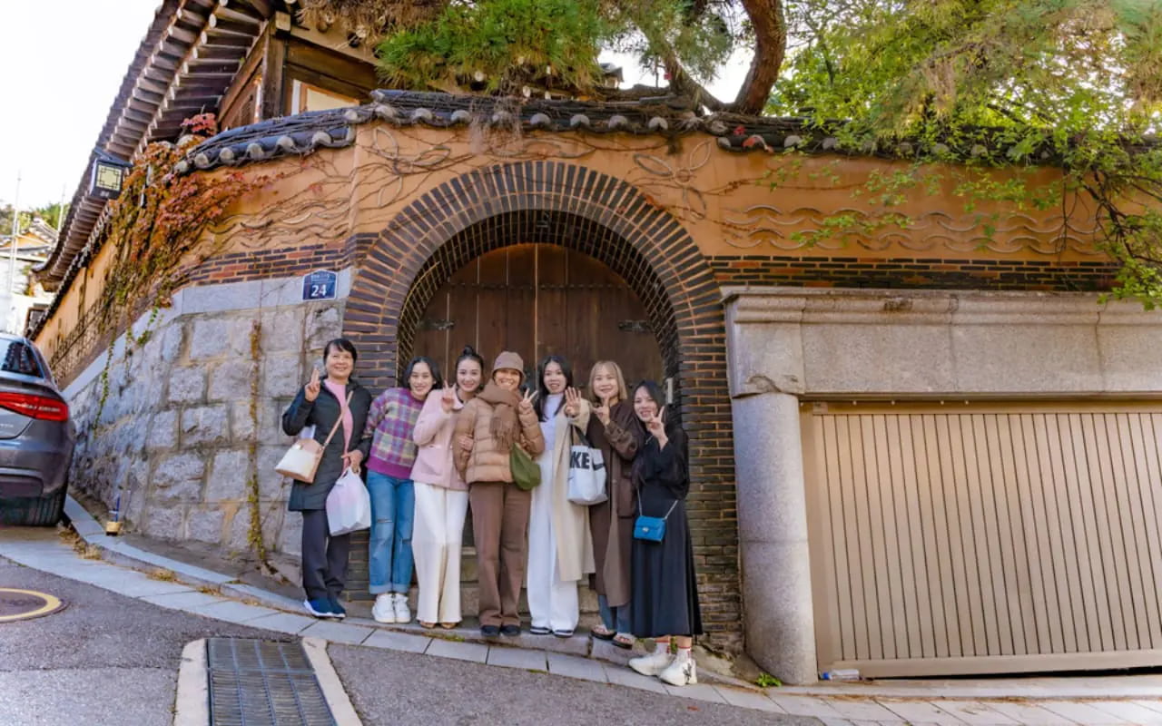 Tour Hàn Quốc 4 ngày 4 đêm 21 Làng Bukchon Hanok – Ngôi làng hơn 600 năm tuổi