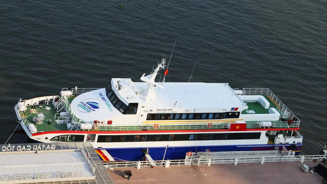 Fast ferry from Sai Gon to Con Dao – Phu Quy Express 6 Phu Quy Express Ferry at Nha Rong Port, District 4, Saigon (Ho Chi Minh City)