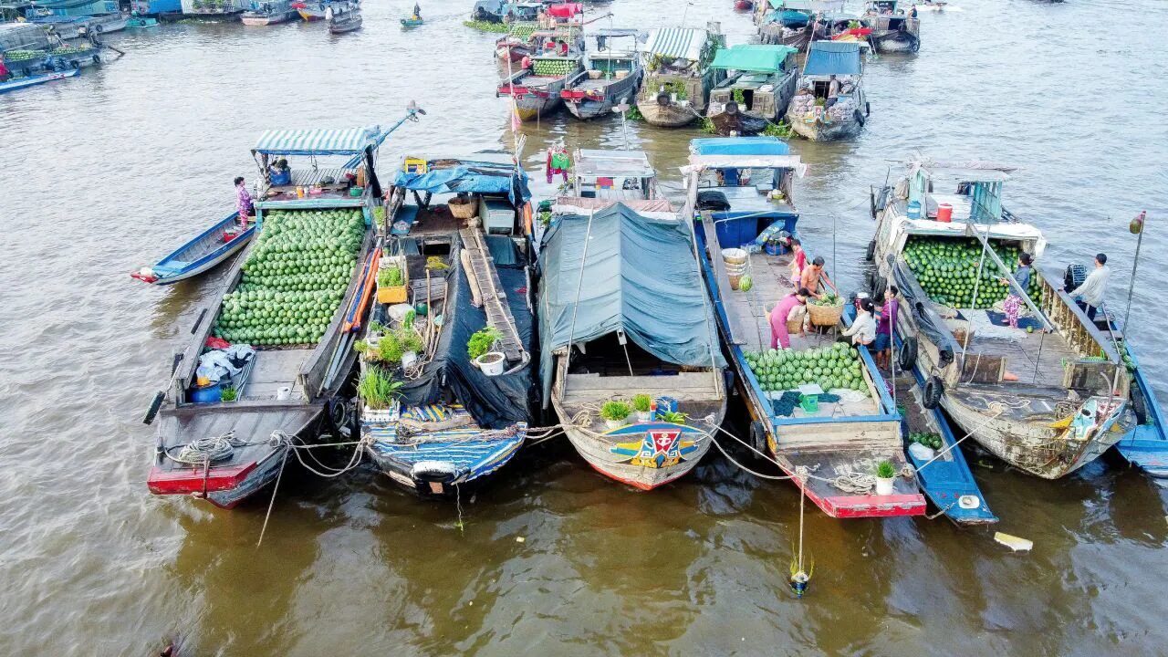 Cảnh buôn bán trên chợ nổi Cái Răng Cần Thơ
