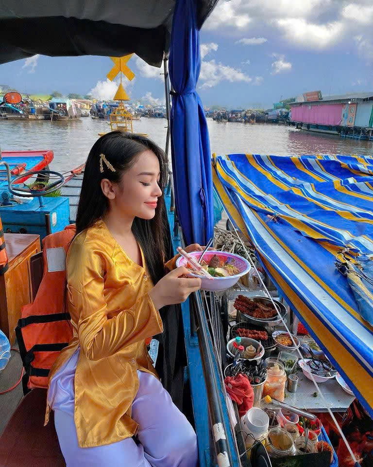 Trải nghiệm ăn sáng trên chợ nổi Cái Răng