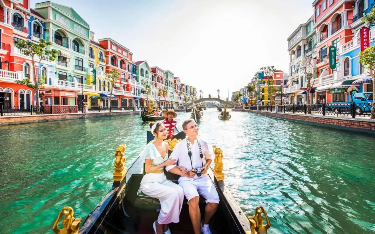 Tour VinWonders Phú Quốc - Tham quan dòng sông Venice lãng mạn 