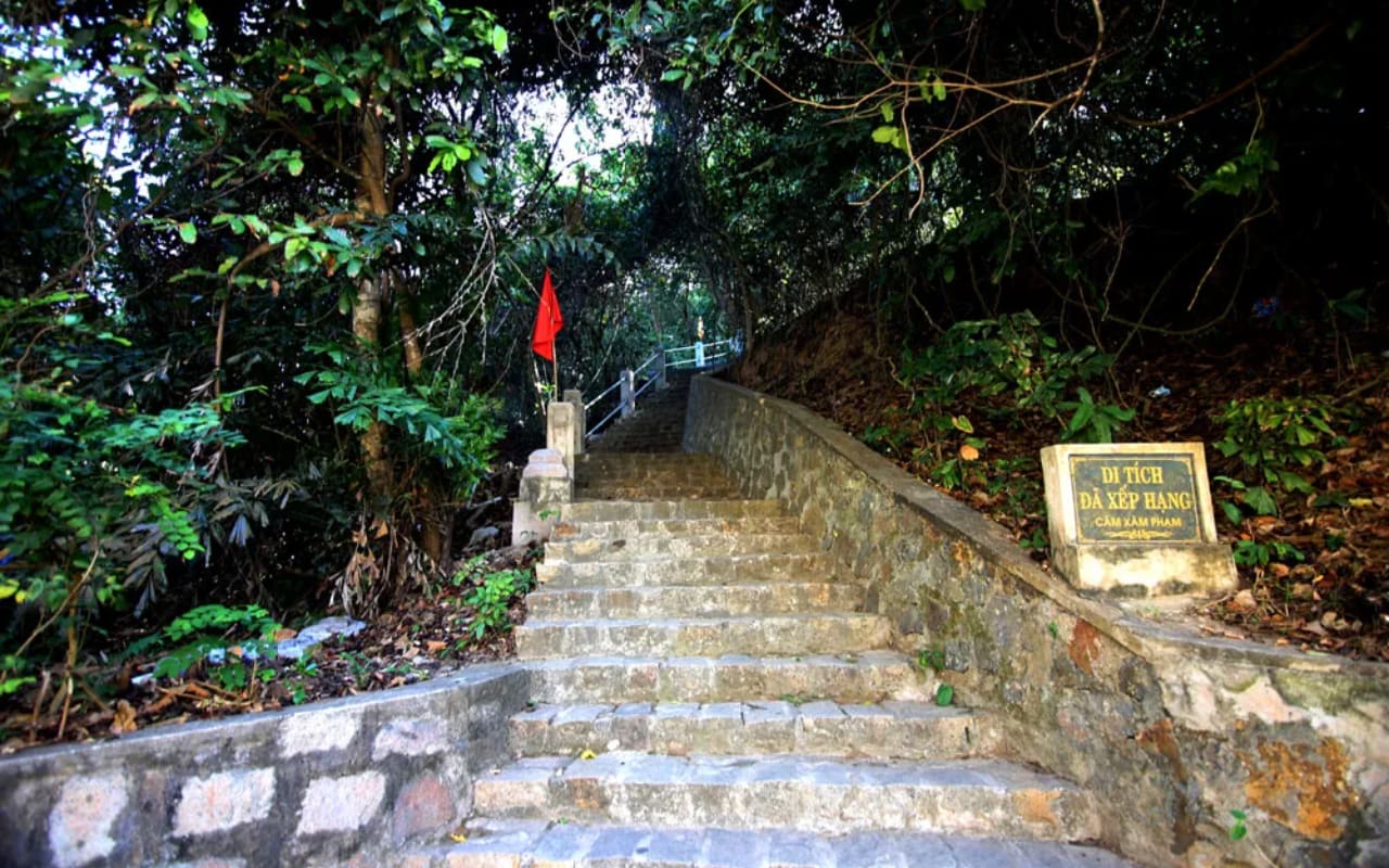 Di chuyển 200 bậc thang - Vân Sơn Tự