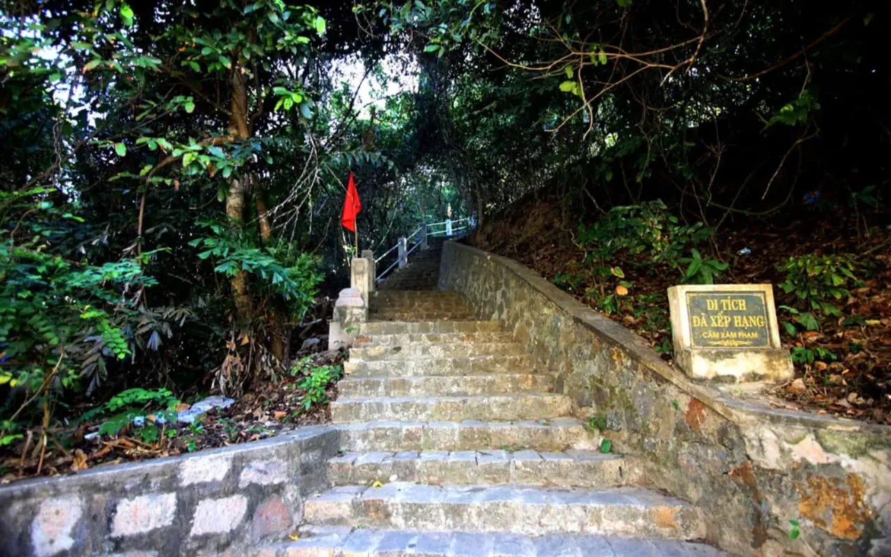 Di chuyển 200 bậc thang - Vân Sơn Tự