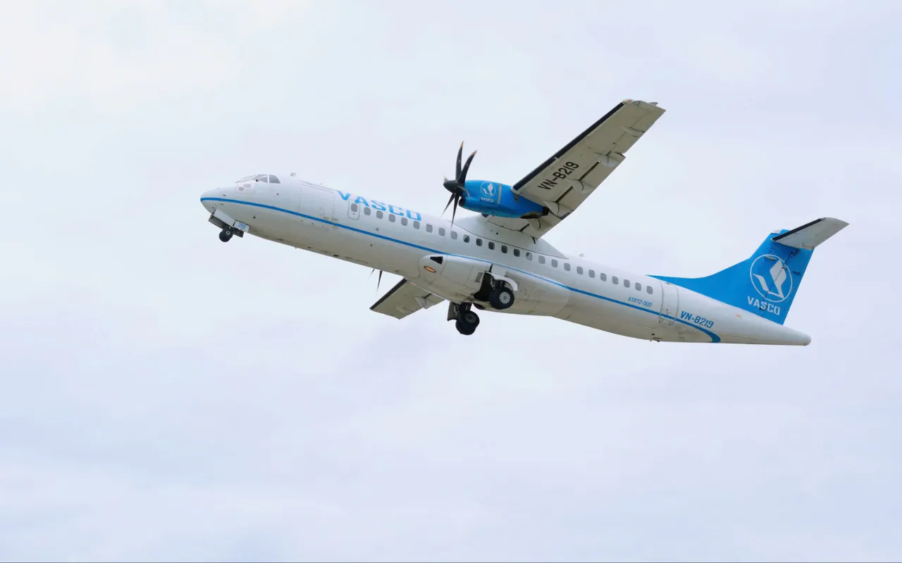 Di chuyển đến Côn Đảo bằng máy bay Vasco