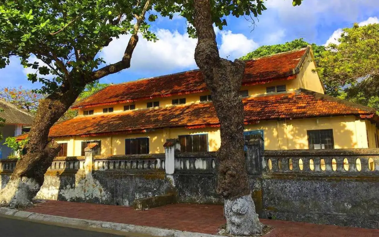 Dinh Chúa Đảo - Lịch sử quyền lực và tội ác của Chúa Đảo