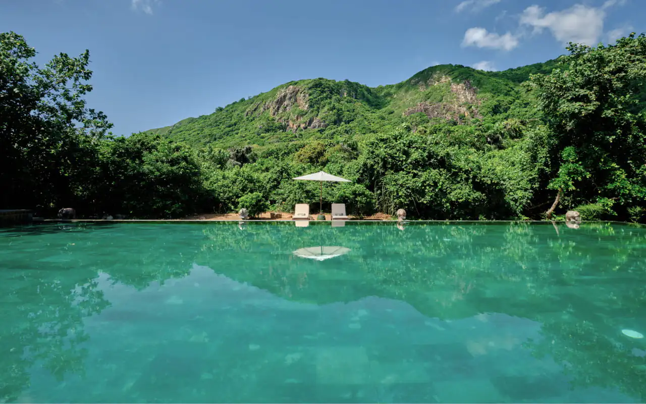 Hồ bơi tại Poulo Condor Resort Côn Đảo