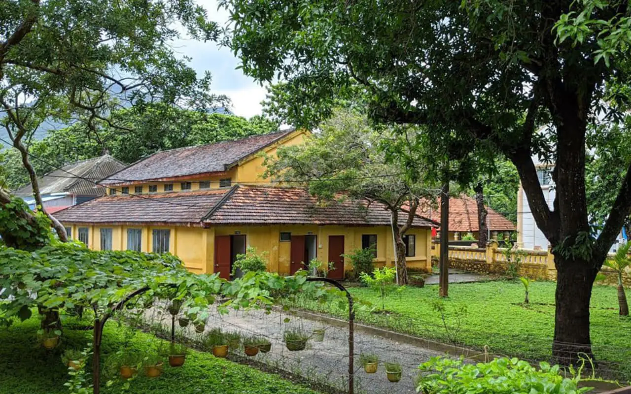 Khuôn viên sân vườn Dinh Chúa Đảo Côn Đảo 