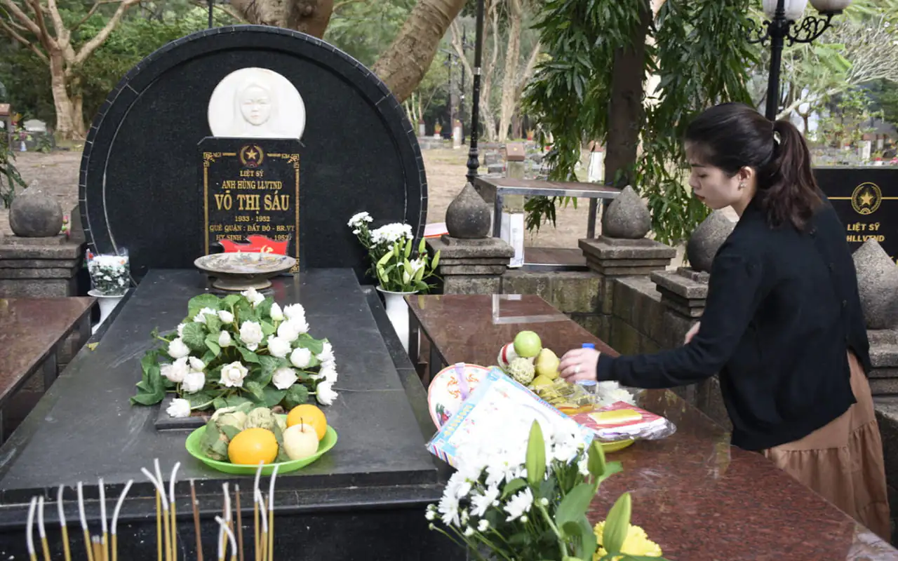 Chuyện tâm linh ở nghĩa trang Hàng Dương – góc nhìn du lịch tâm linh