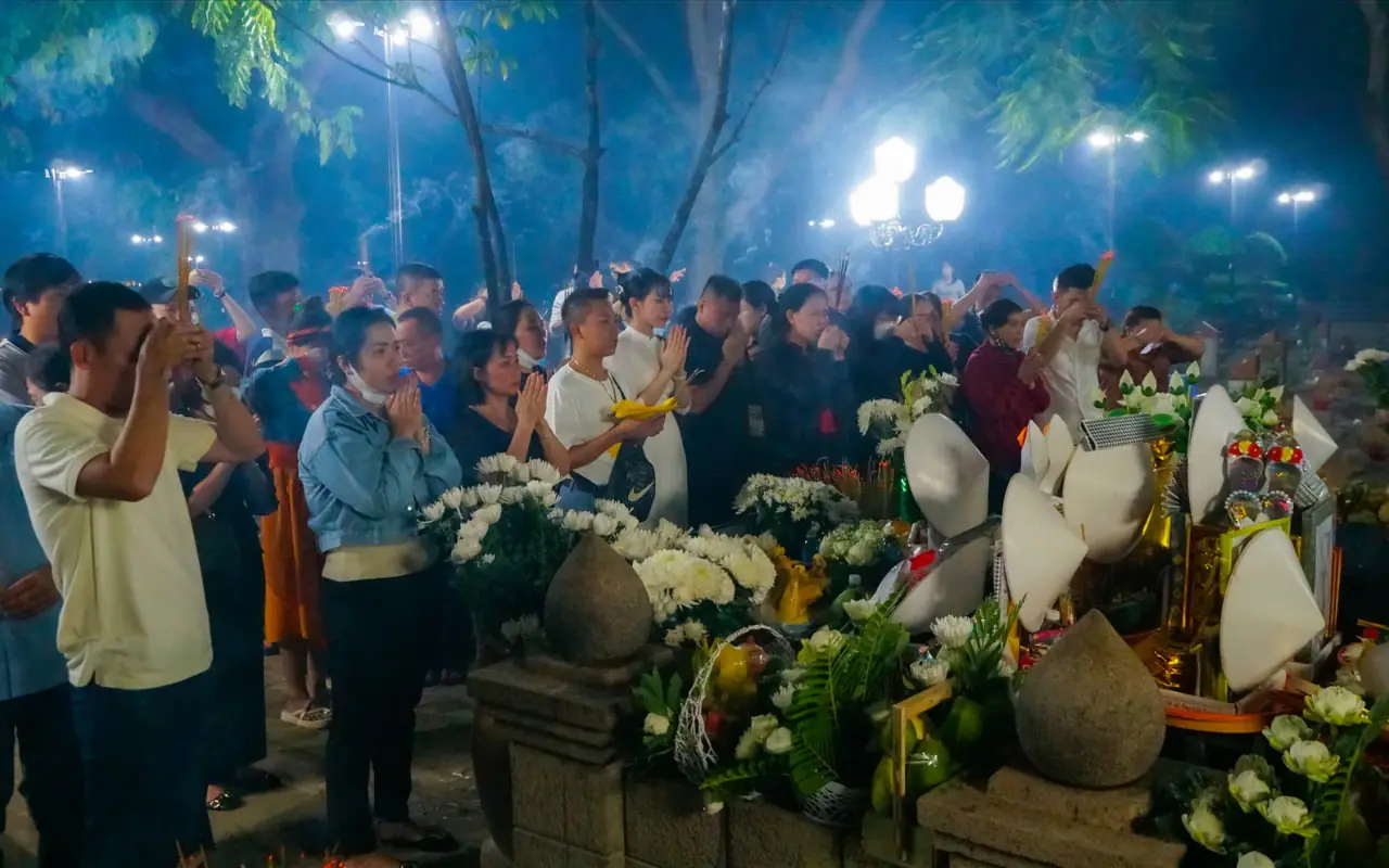 Trải nghiệm viếng đêm tại nghĩa trang Hàng Dương Côn Đảo