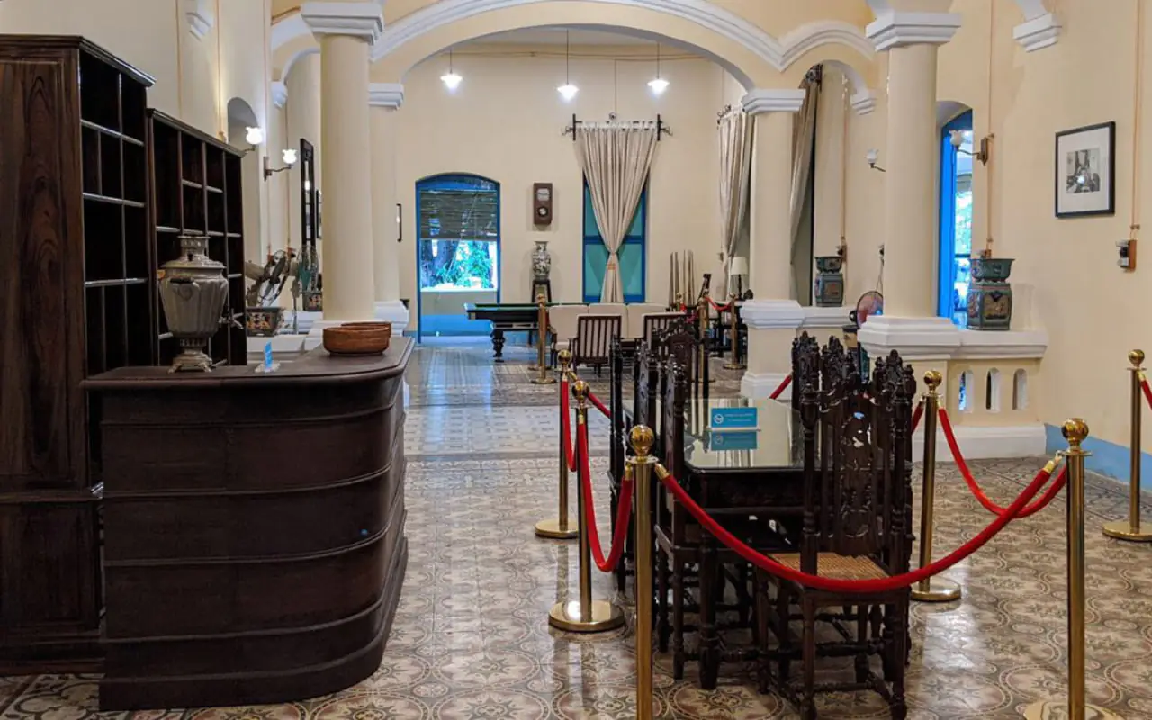 Nội thất phòng khách của Dinh Chúa Đảo