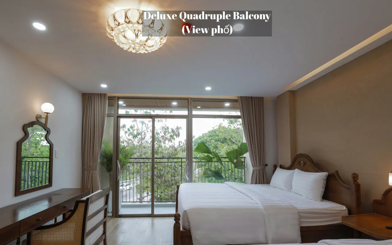 Phòng Deluxe Quadruple Balcony - Khách sạn Maya 4 