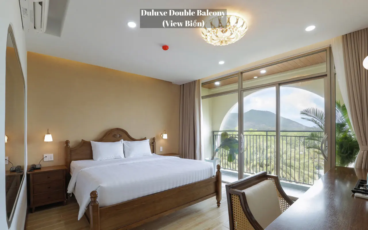 Phòng khách sạn Maya 4 với thiết kế có cửa sổ 