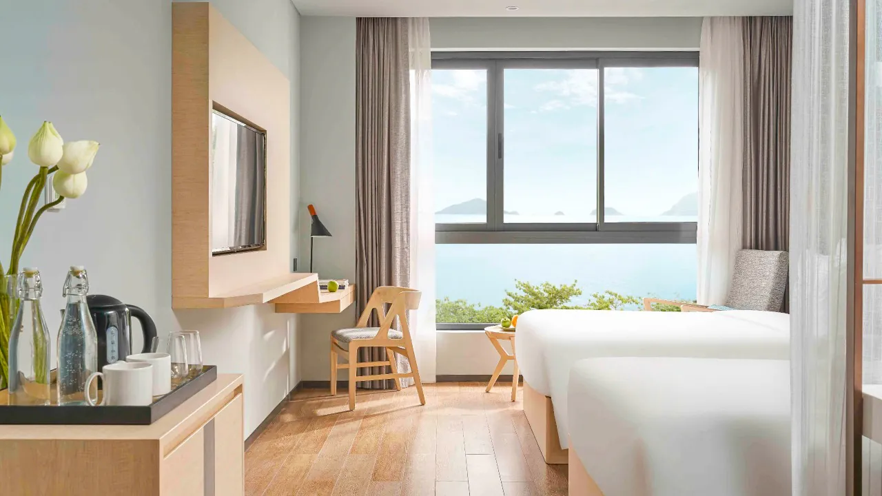 Phòng khách sạn hiện đại, tiện nghi, view biển