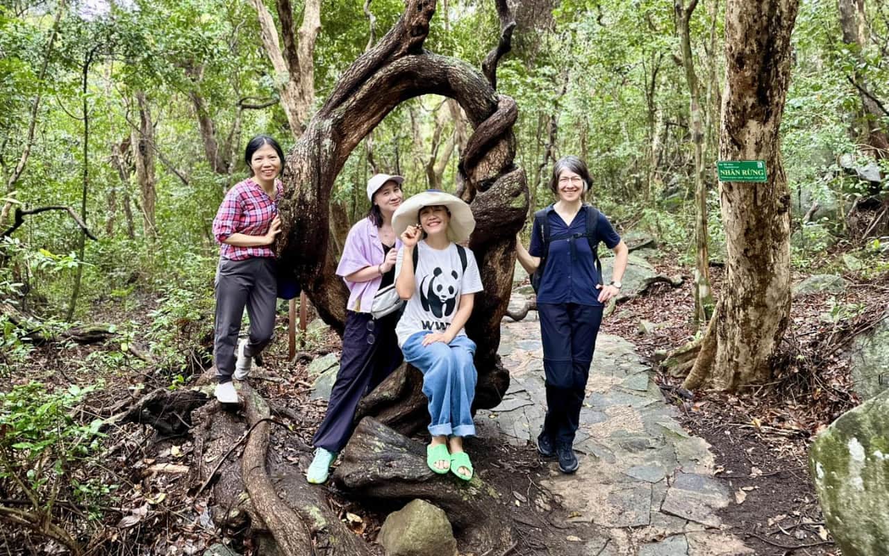 Chụp ảnh check in tại hệ sinh thái rừng - Vườn quốc gia Côn Đảo