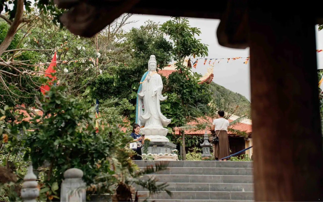 Vân Sơn Tự - Tượng Quan Âm Bồ Tát 