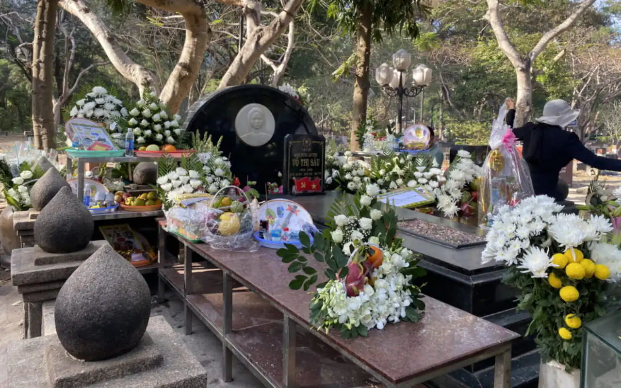 Viếng lễ cô Võ Thị Sáu Côn Đảo
