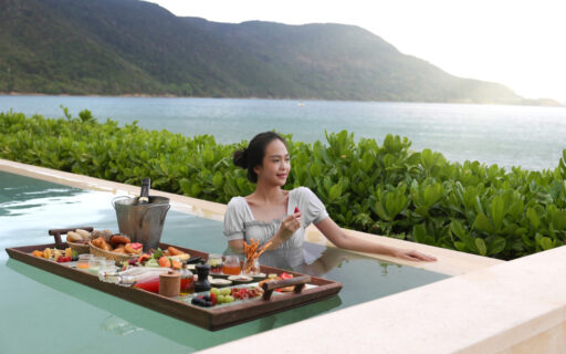 Check in hồ bơi villa - Six Senses Côn Đảo